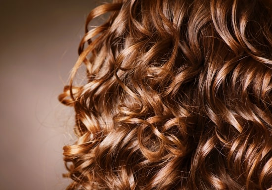 Cabello rizado con permanente