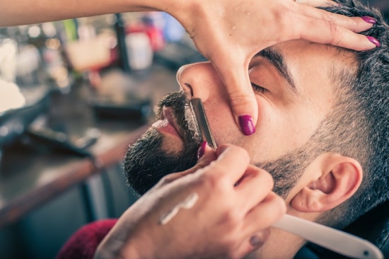 Servicio profesional de barbería en peluquería Nueva Imagen